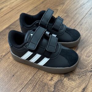 NWOT adidas toddler sneakers, black, size 8